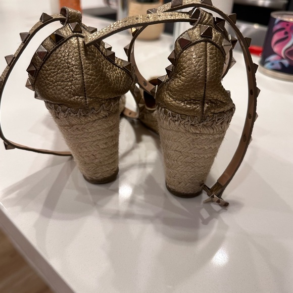 Authentic Valentino Garvani rockstud wedge espadrilles metallic leather gold 36 - Picture 4 of 6